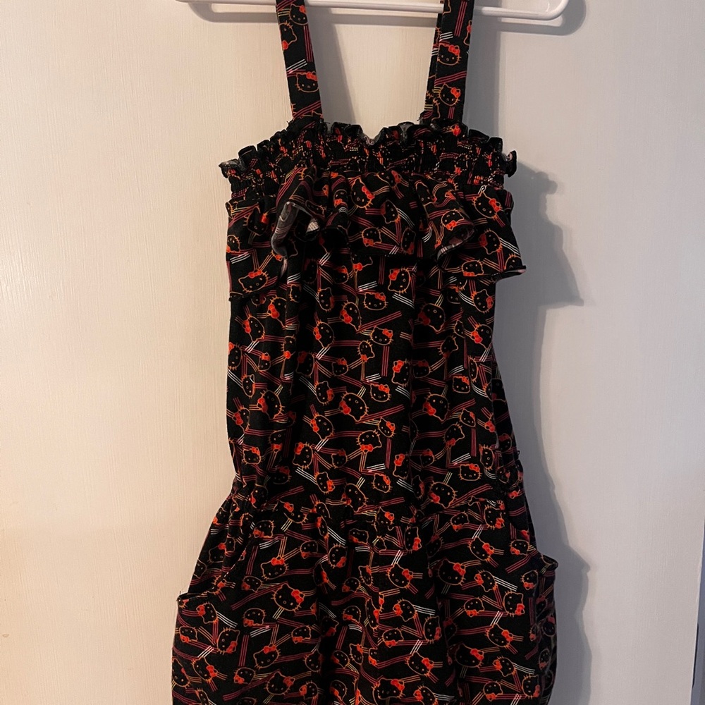 ❤️ 3/$10 Hello Kitty Black and Orange Patterned Romper 7/8